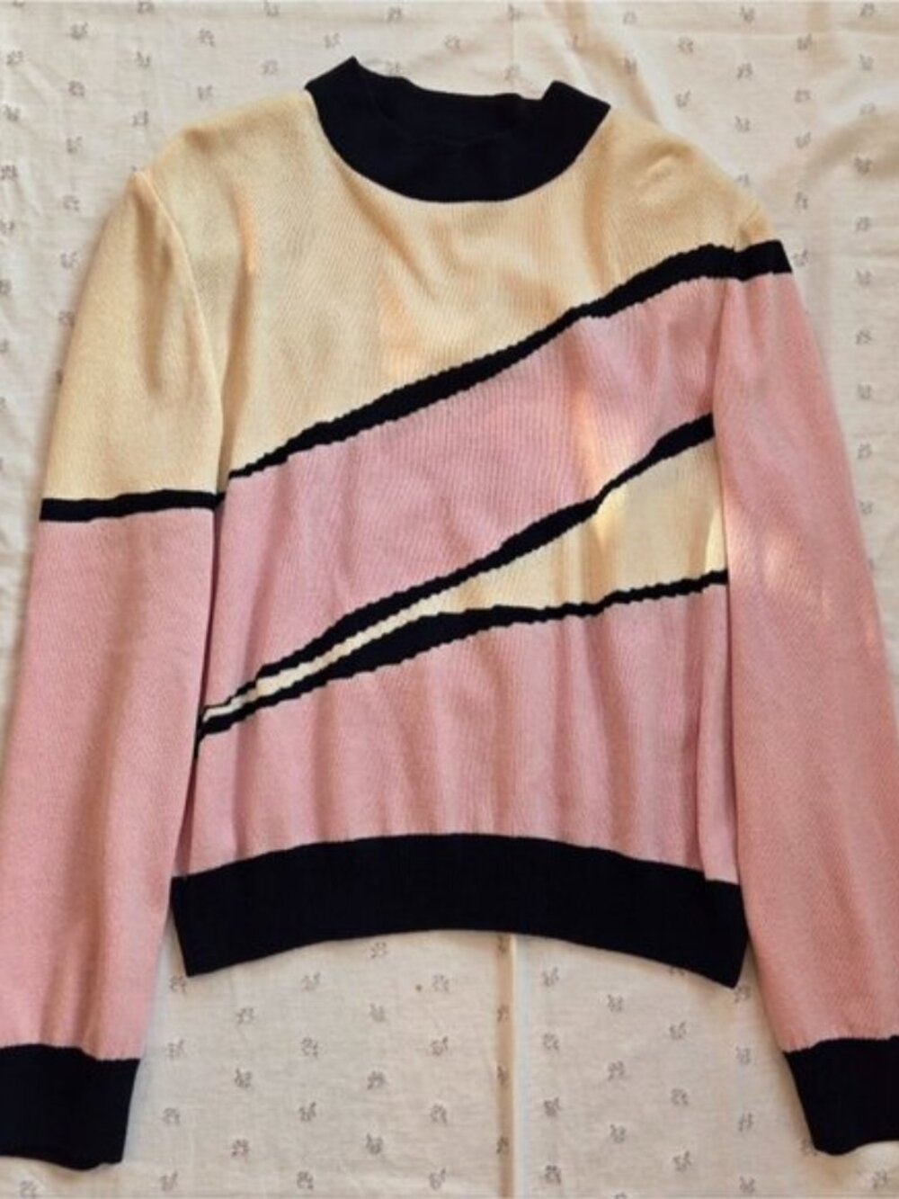 St. John Collection Pink and Cream Sweater with Navy Accents Size L PRICE FIRM